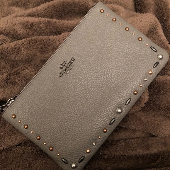 FLASH SALE!! NWT Coach RARE gorgeous rivets wristlet!! PRICE FIRM - Picture 2 of 4